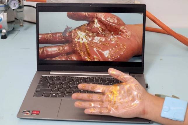 Mira El Skin Que Te Permite Tocar Objetos En El Metaverso